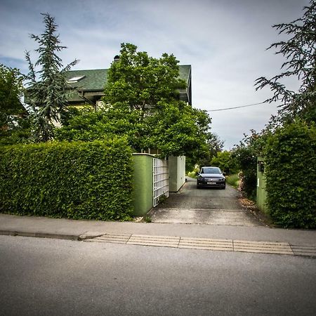 Apartman Magnolia Ivanic Grad Bagian luar foto