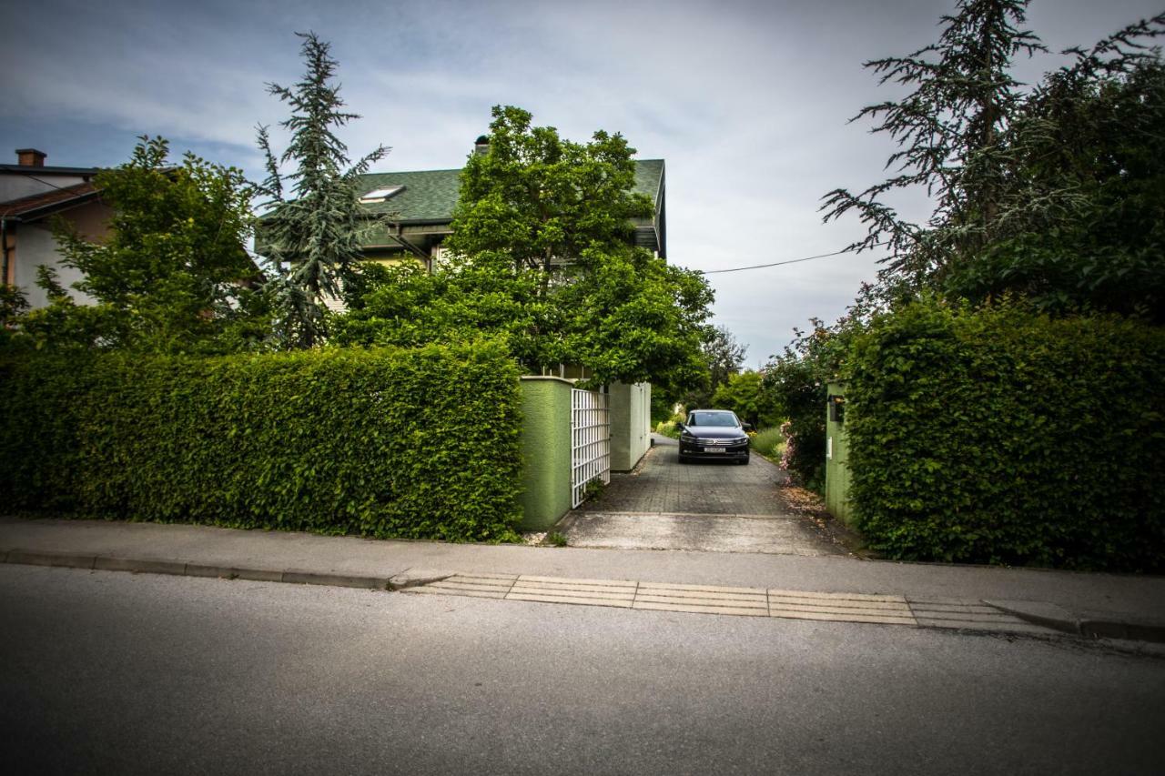 Apartman Magnolia Ivanic Grad Bagian luar foto